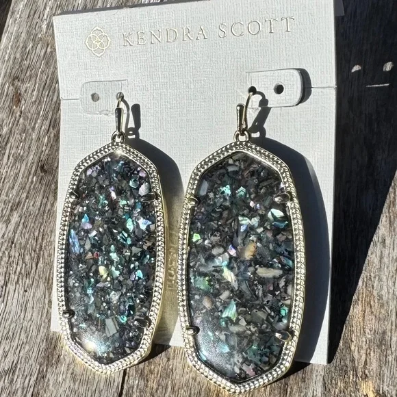 Kendra Scott Danielle Earrings – Limited Edition Purple Crushed Abalone – Gold - Picture 4 of 4